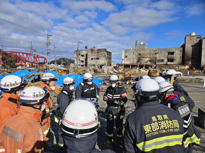 輪島市火災現場での捜索の様子